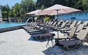 Зона отдыха у бассейна
