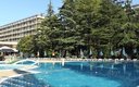 территория бассейна вид на корпус 1 Бургас