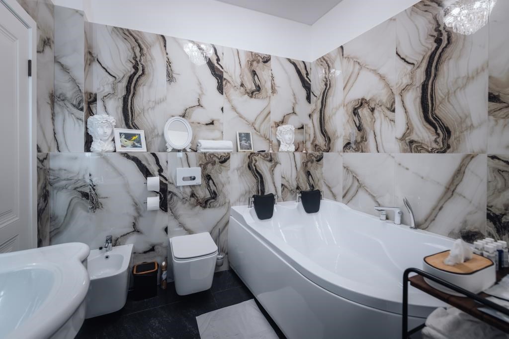 Люкс 4-местный 6-комнатный Президентский (вид на Казанский собор)