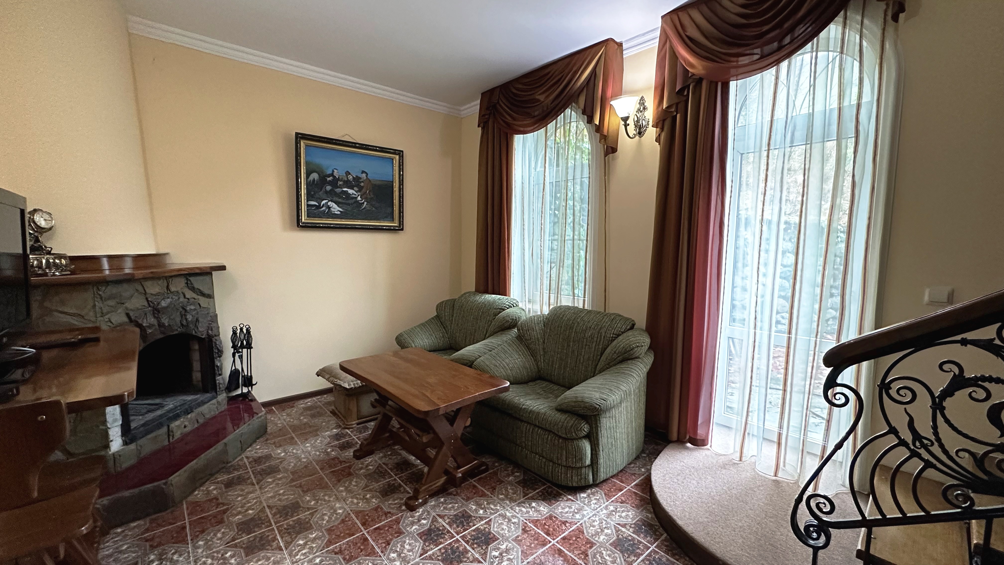 Апартаменты 4-местный 2-уровневый (с камином)