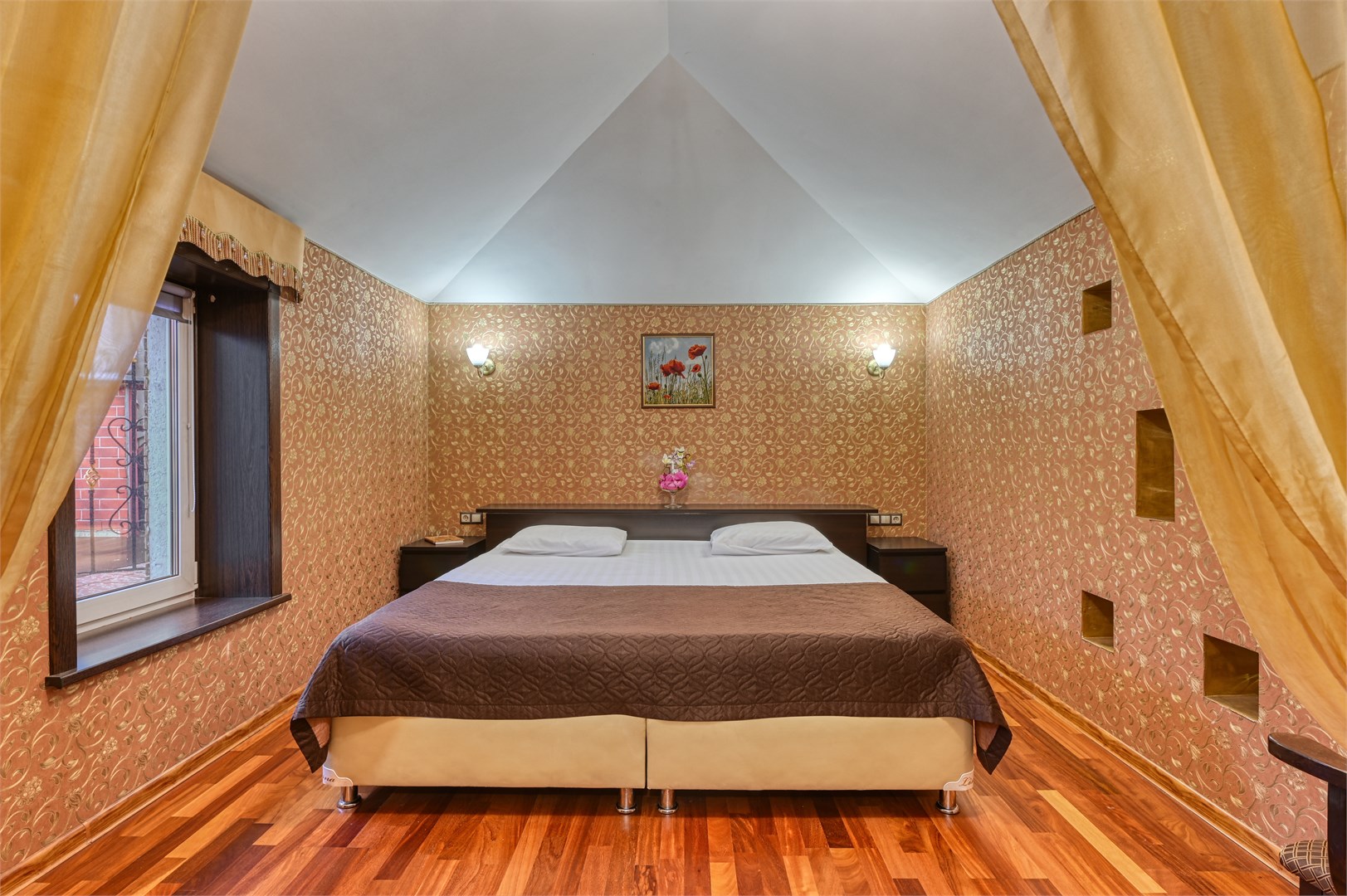 Фотография Люкс 2-местный 2-уровневый (бильярд, ванна)