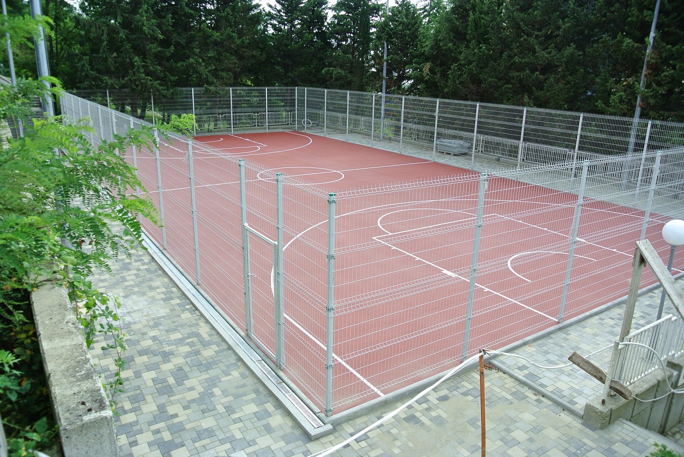 Спортивная площадка