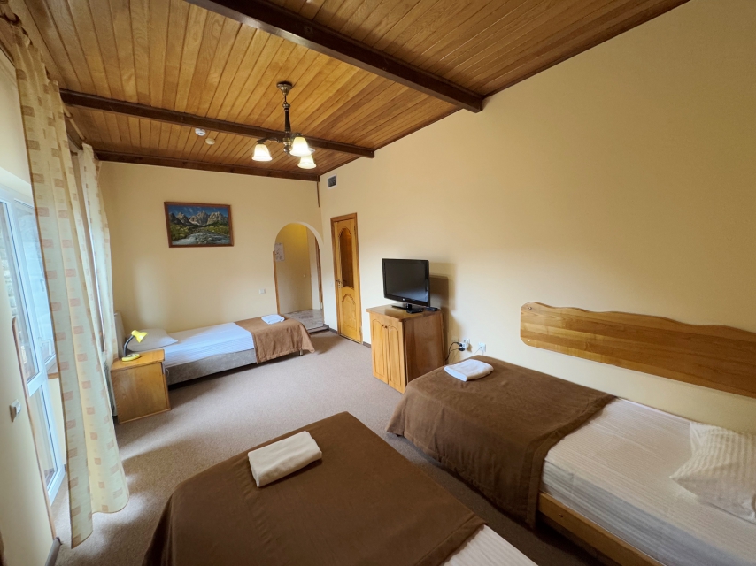 Стандартный 3-местный (с балконом)