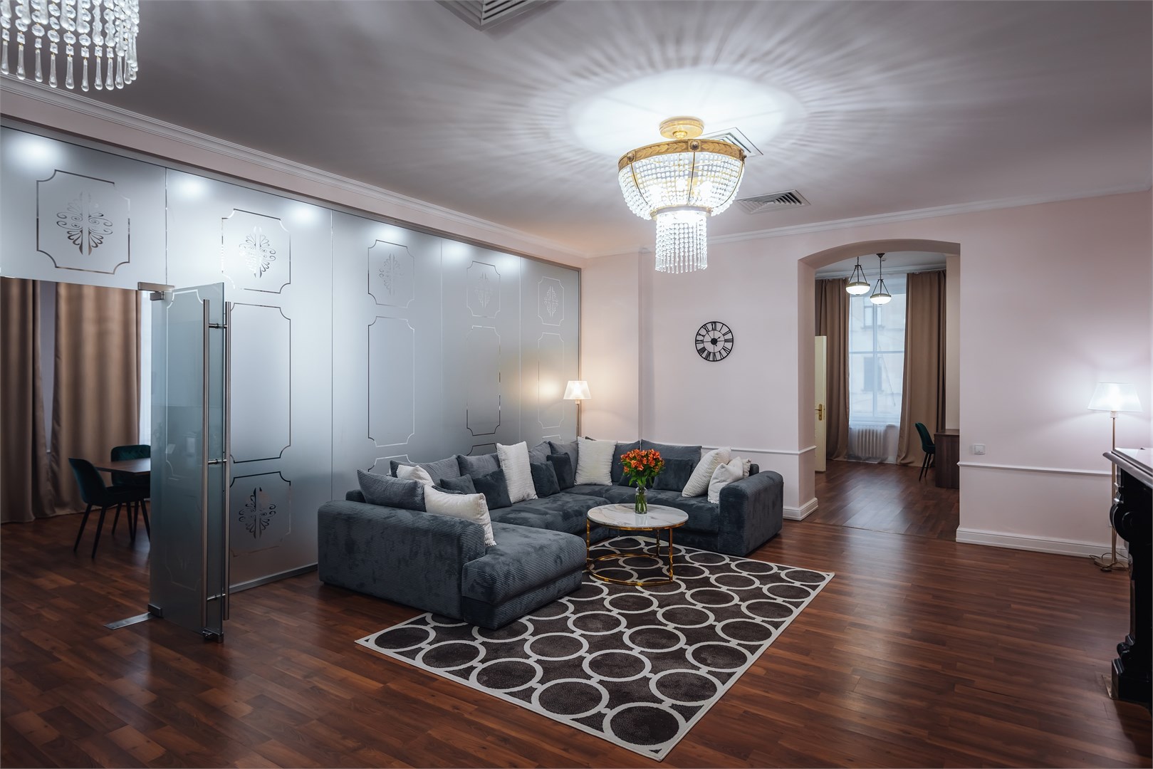 Люкс 4-местный 6-комнатный Президентский (вид на Казанский собор)