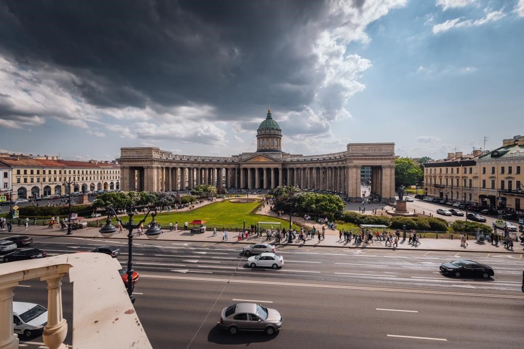 Люкс 4-местный 6-комнатный Президентский (вид на Казанский собор)