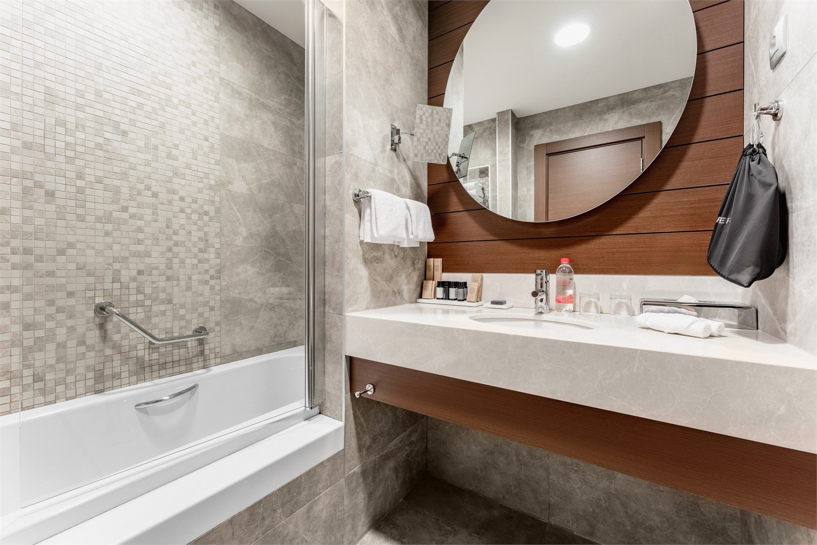 Люкс Джуниор 2-местный 2-комнатный