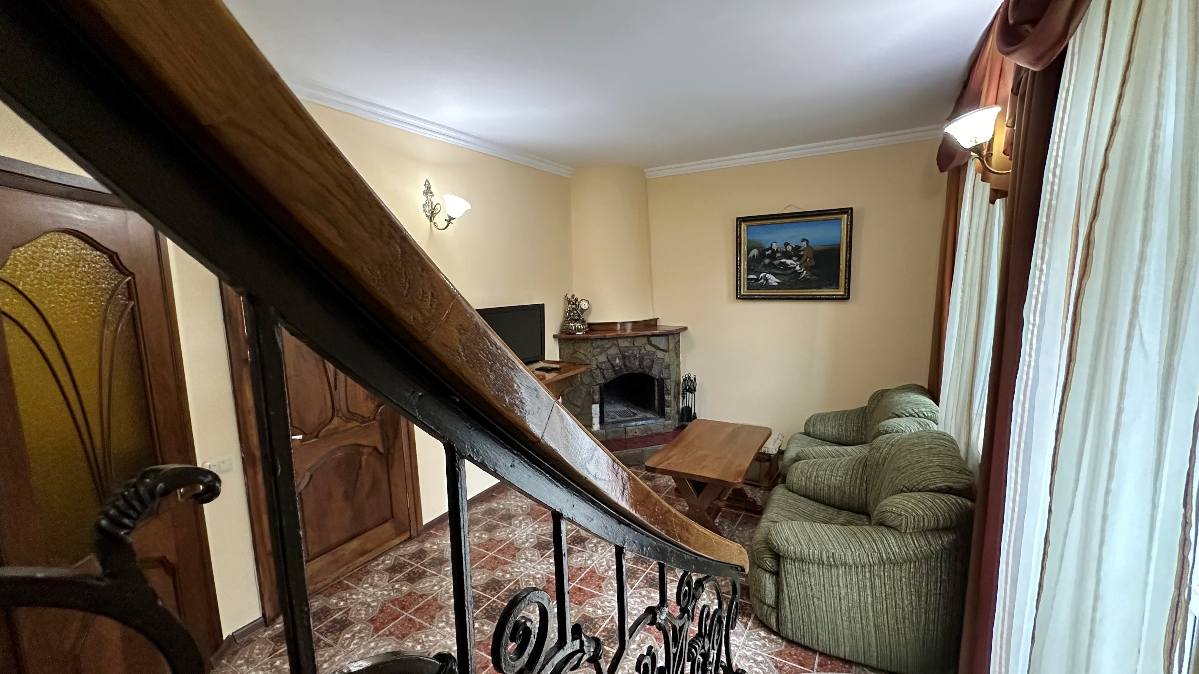 Апартаменты 4-местный 2-уровневый (с камином)