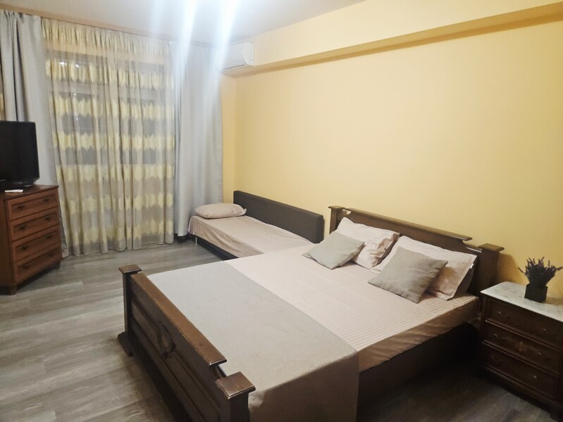 Апартаменты Полулюкс 8-местный 3-комнатный (2 спальни + кухня-гостиная)