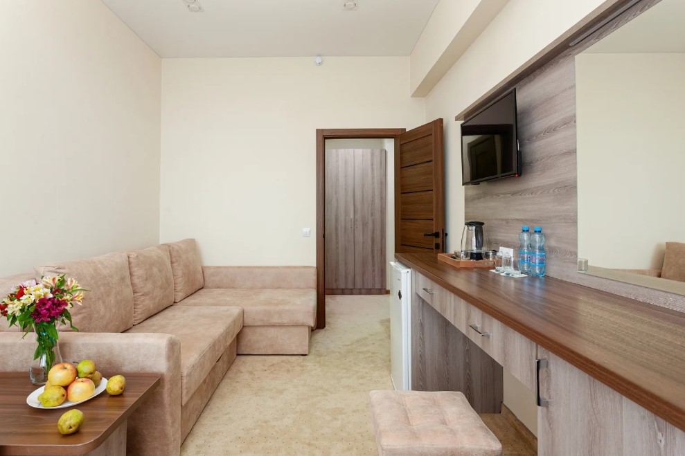 Люкс 3-местный 2-комнатный (с балконом)