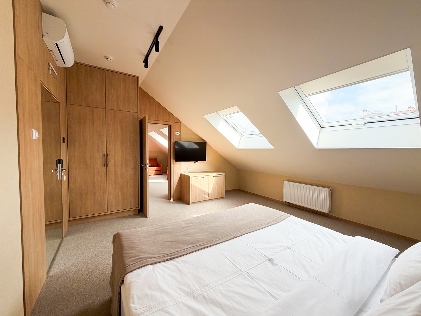 Семейный МАНСАРДА 2-комнатный