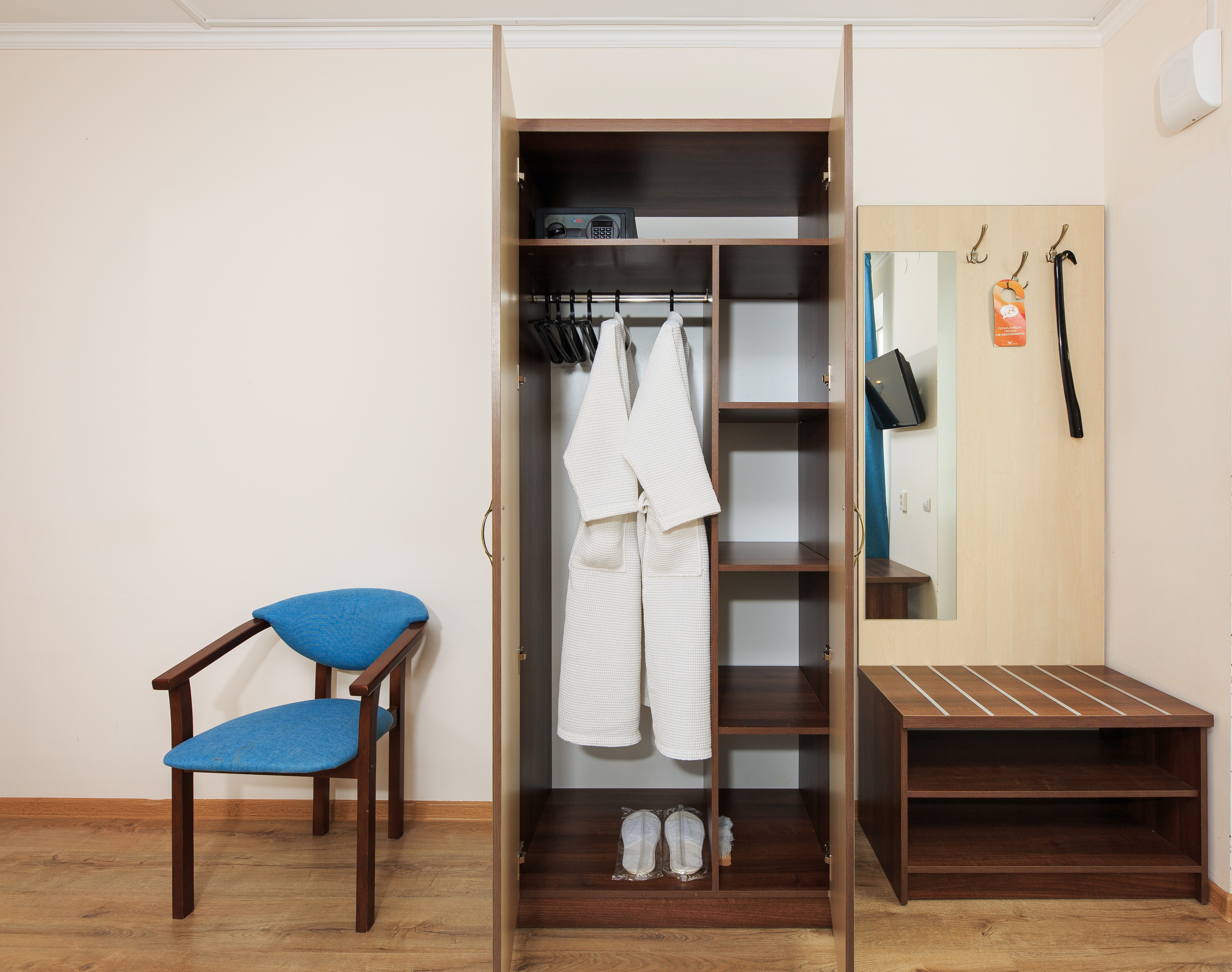 Апартаменты 4-местный 3-комнатный 2-уровневый