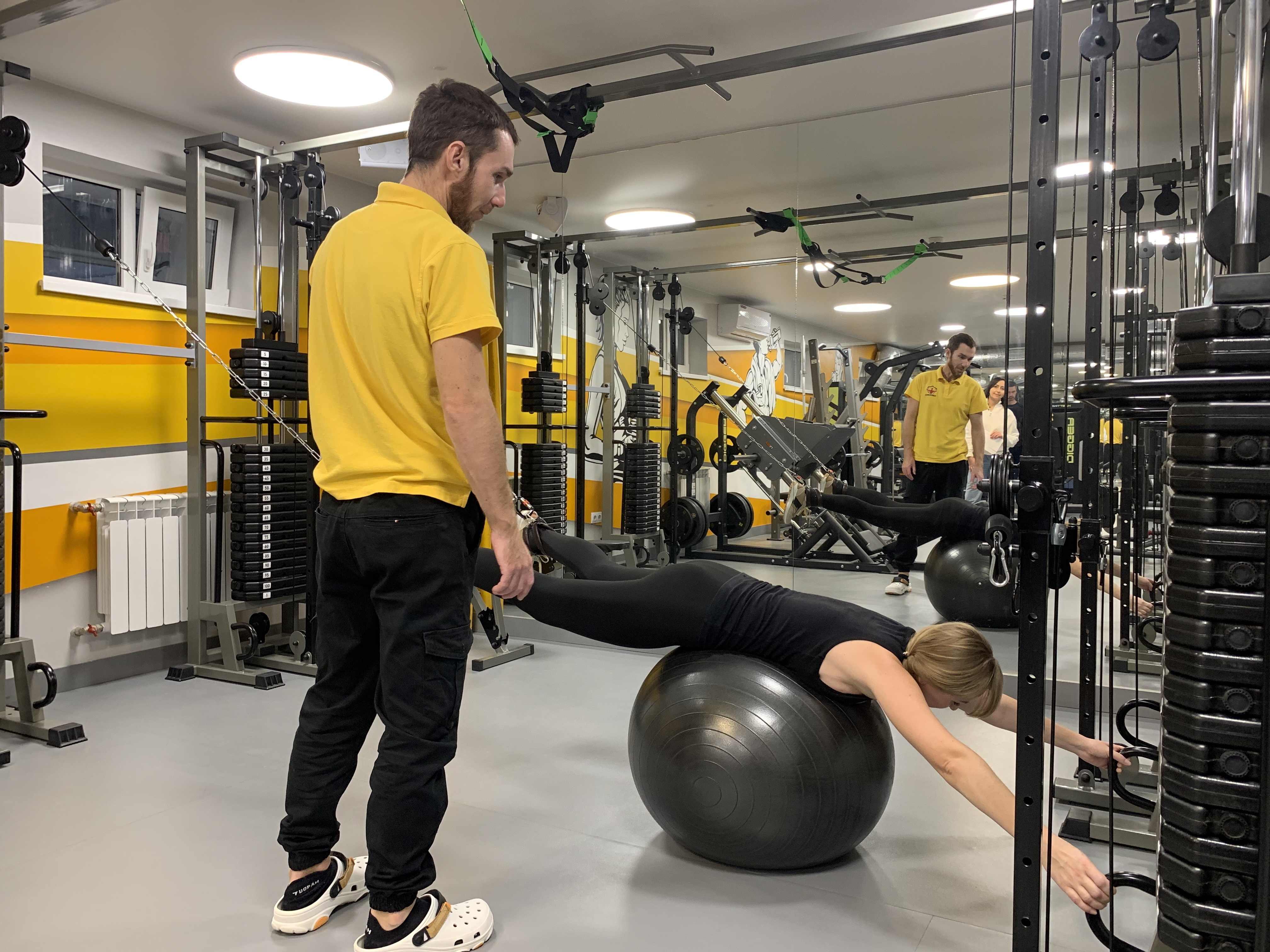 Занятие с тренером кинезио-терапия