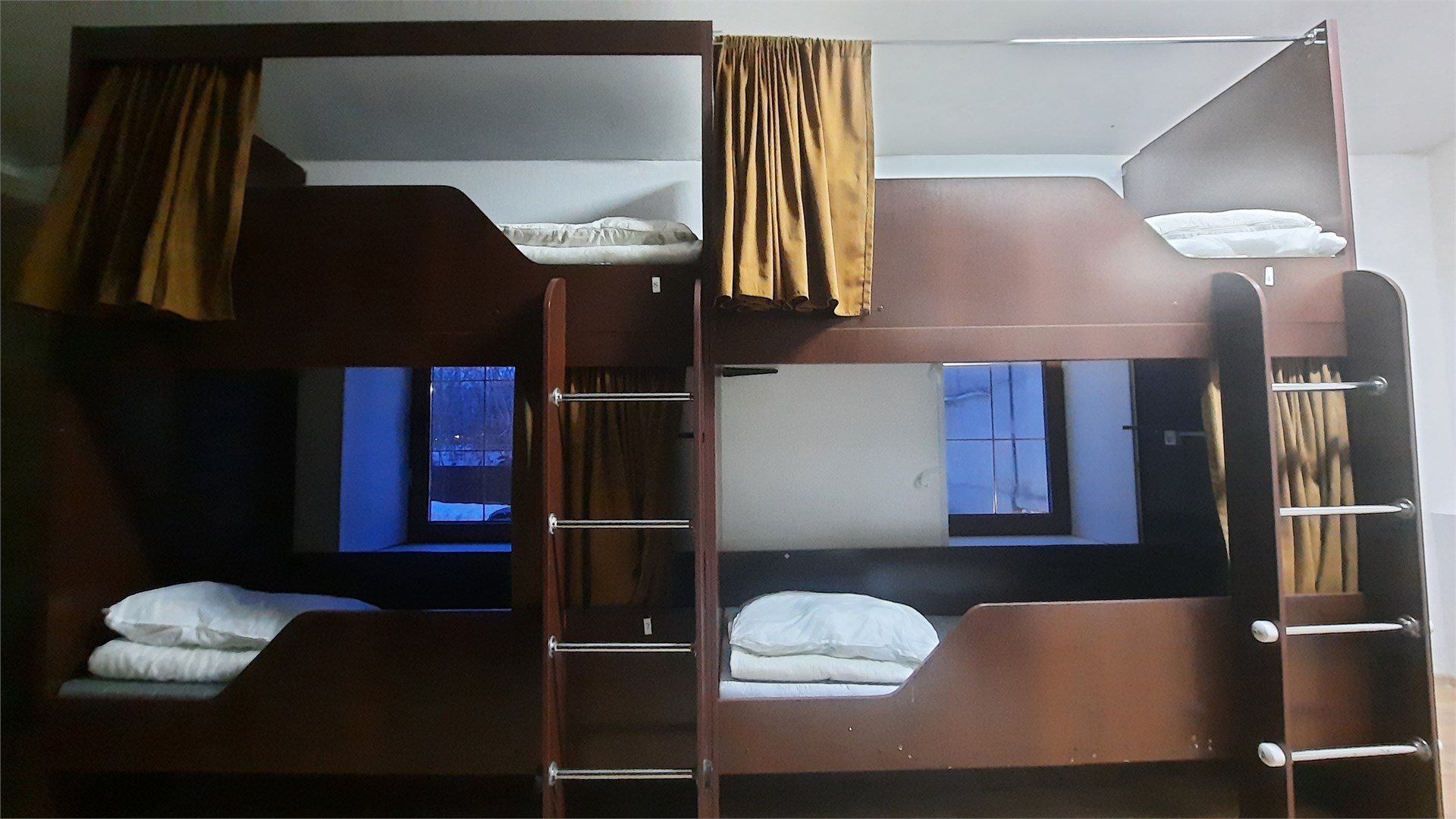 Место 8-местный (2 этаж, №6)