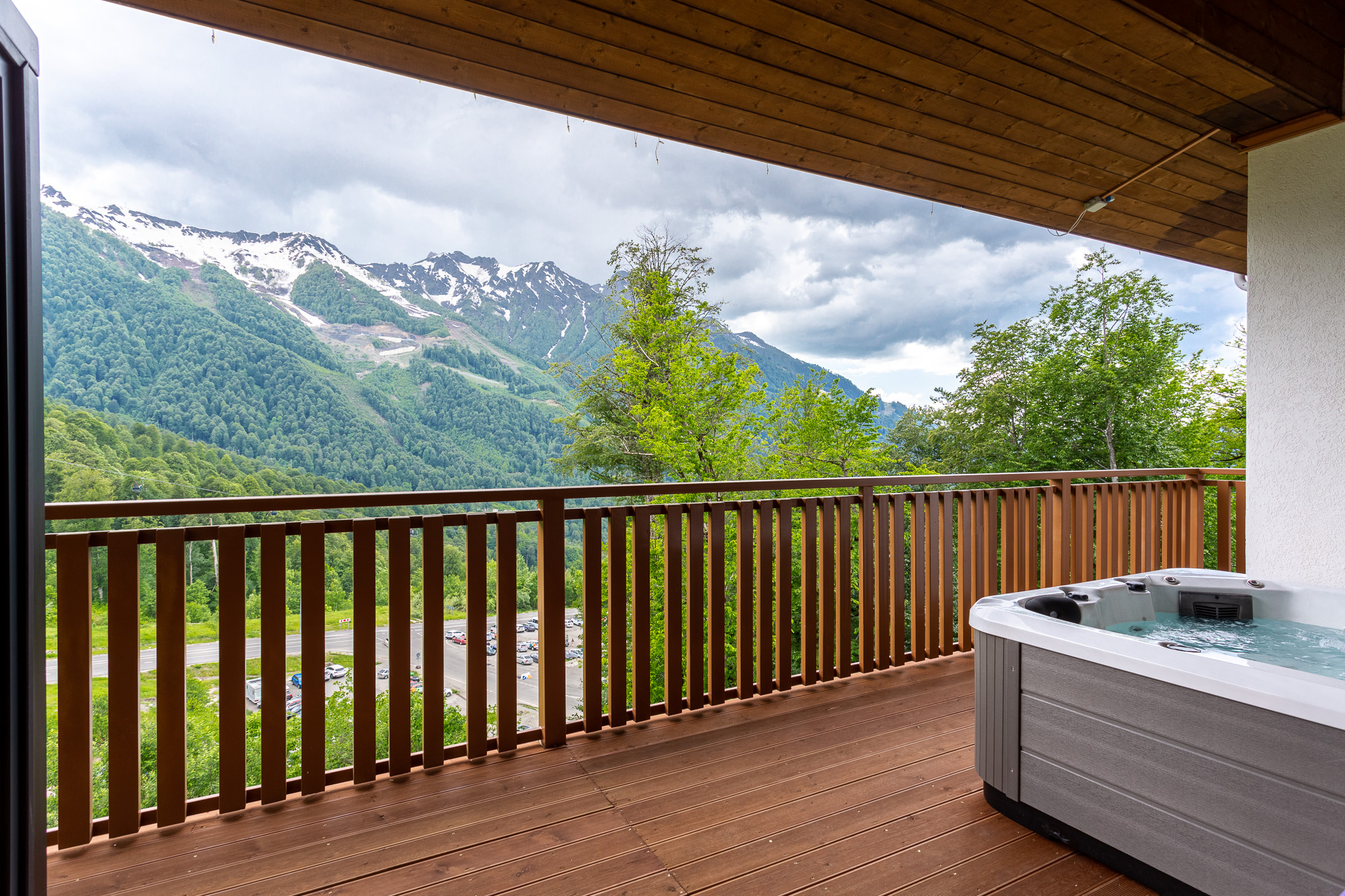 Апартаменты 8-местный 3-комнатный (с джакузи на террасе и видом на горы)