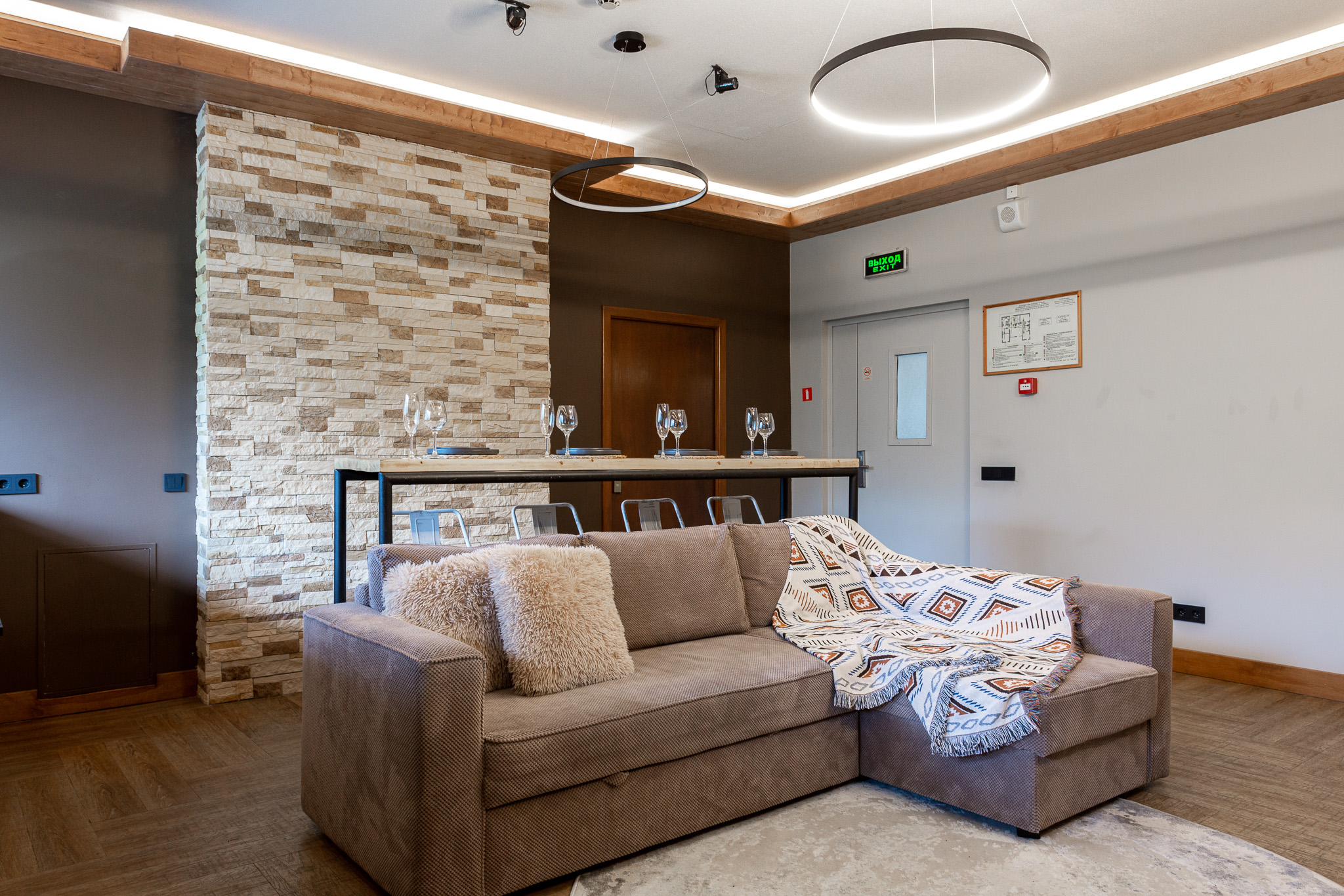 Апартаменты 8-местный 3-комнатный (с джакузи на террасе и видом на горы)