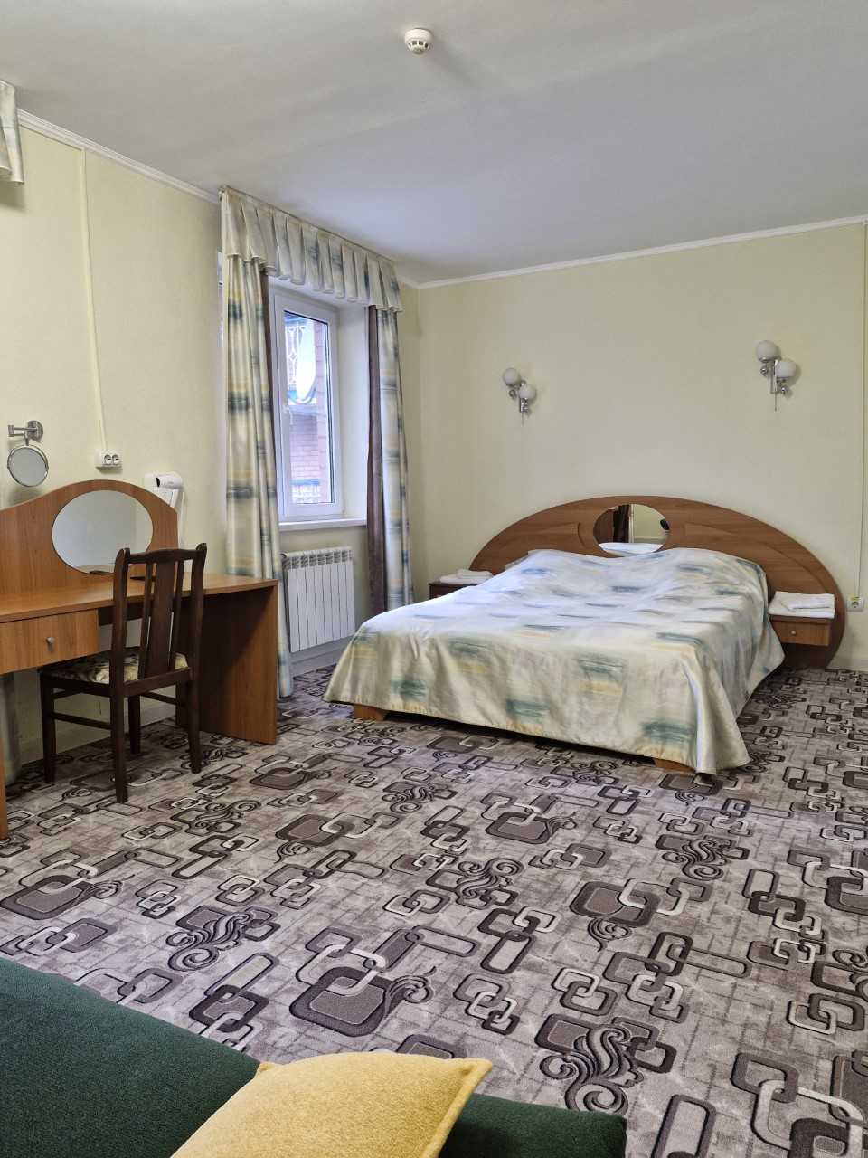 Полулюкс 2-местный 1-комнатный (с балконом)