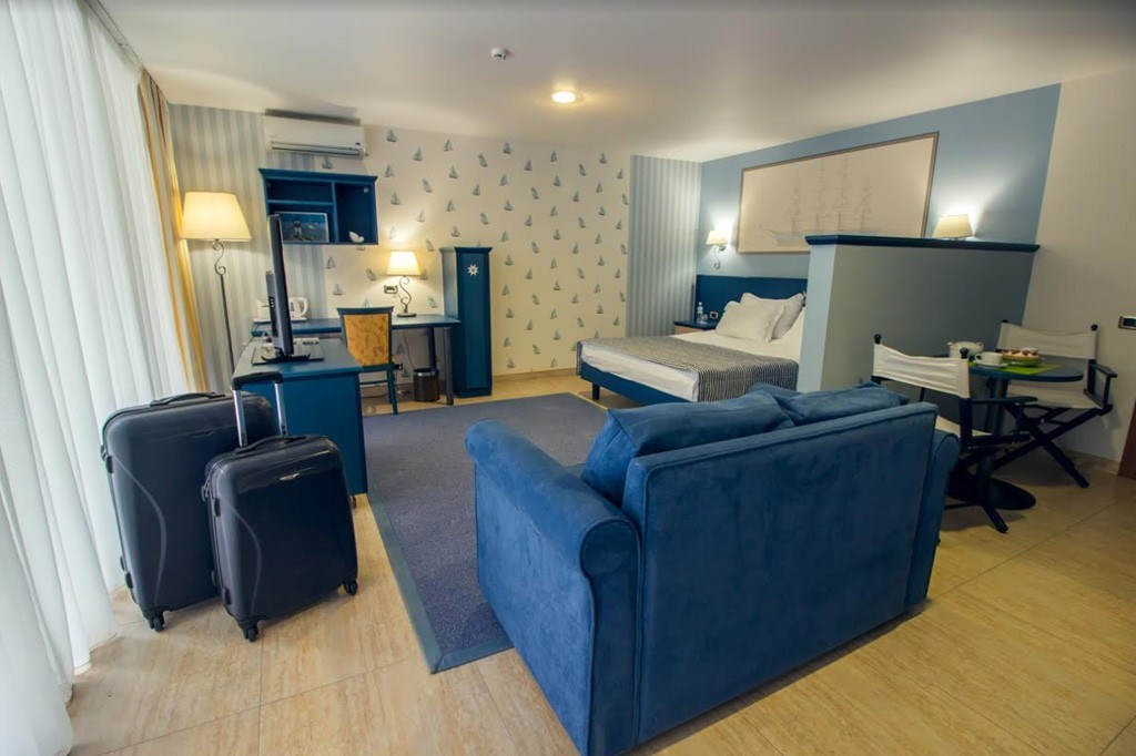 Сюит 4-местный 2-комнатный (премиум)