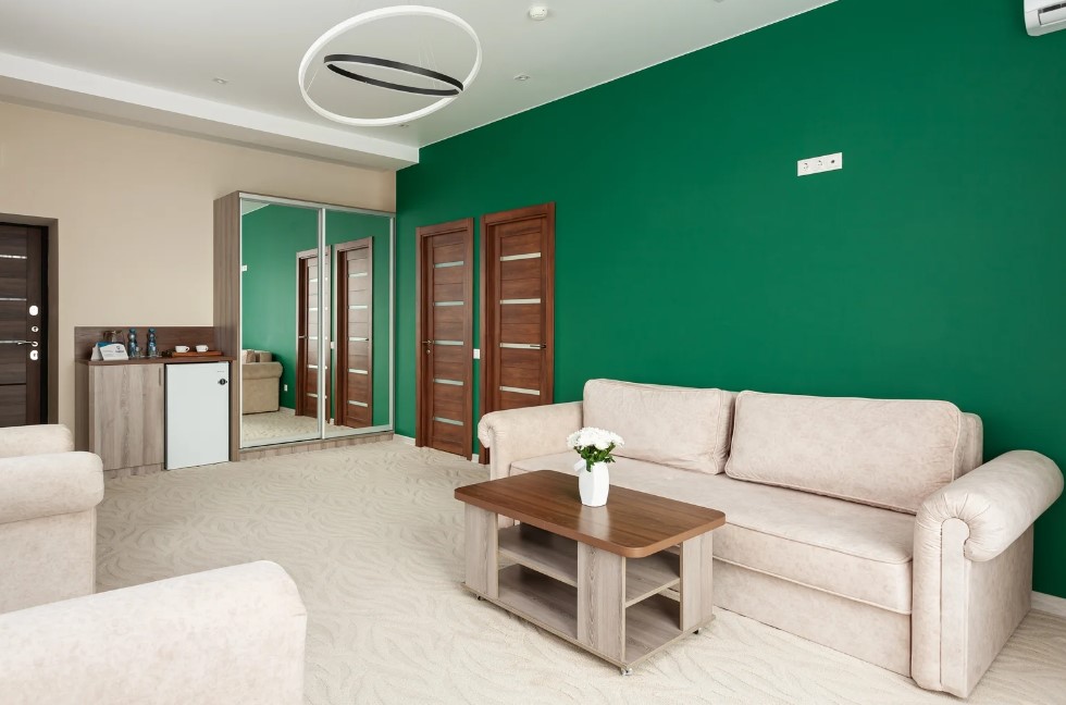 Люкс 3-местный 2-комнатный (с балконом)