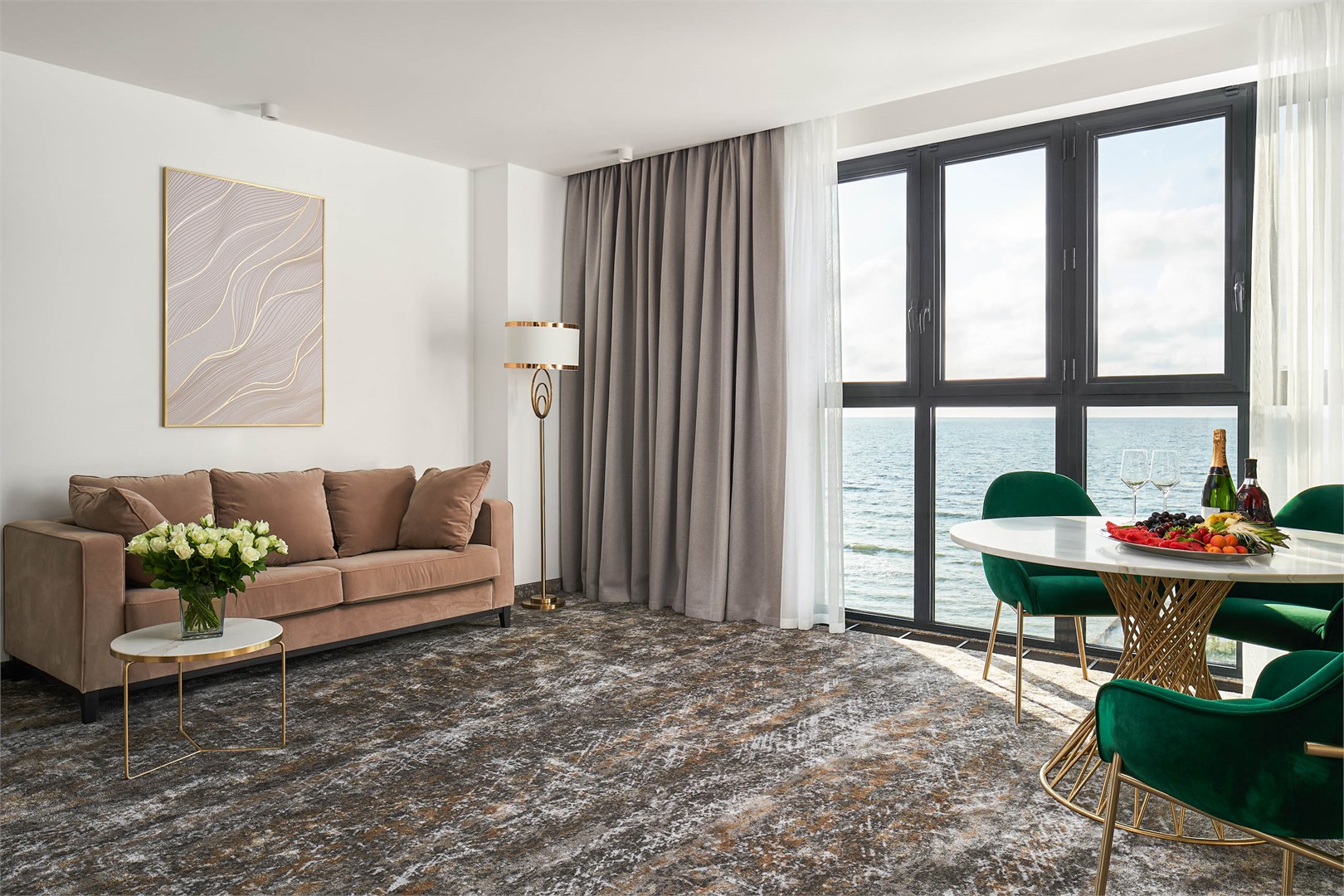 Люкс 2-местный 2-комнатный (с панорамой)