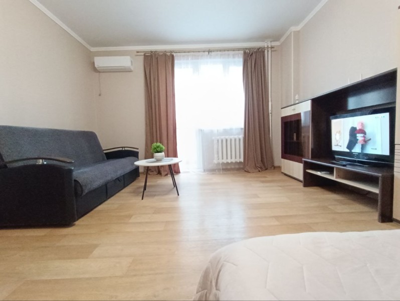 EasyRent Революционная,7
