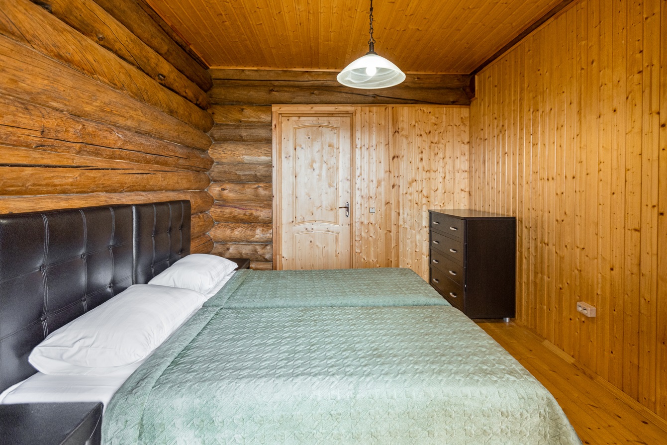 Люкс 4-местный 3-комнатный (2-этажный)