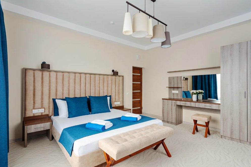 Люкс 3-местный 2-комнатный (с балконом)