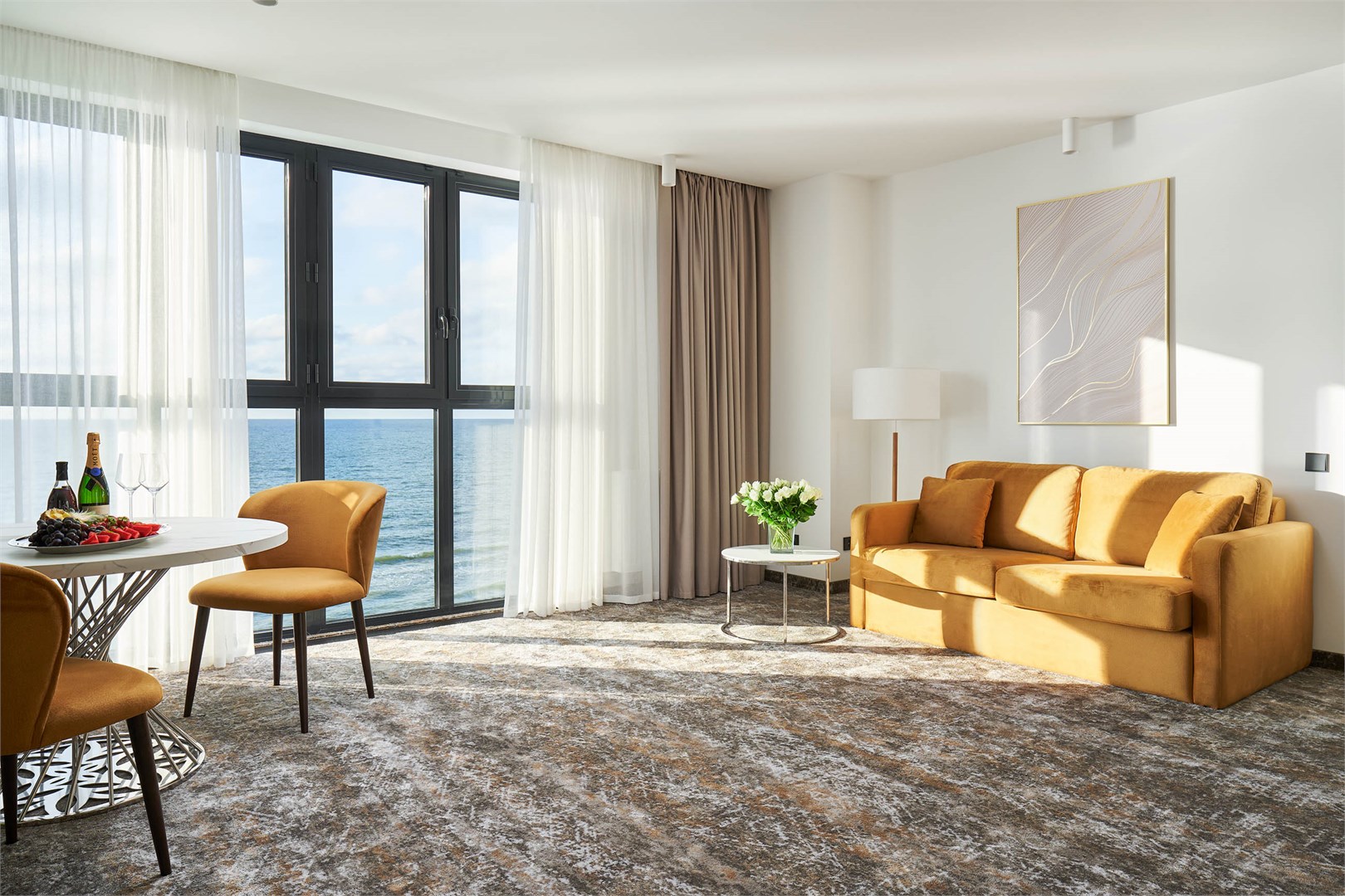 Люкс 2-местный 2-комнатный (с панорамой)