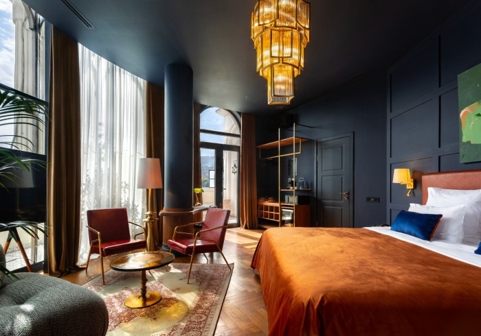 Zorba & Bond Boutique Hotel