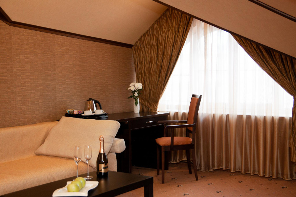 Делюкс Премиум 4-местный 2-комнатный (мансарда)