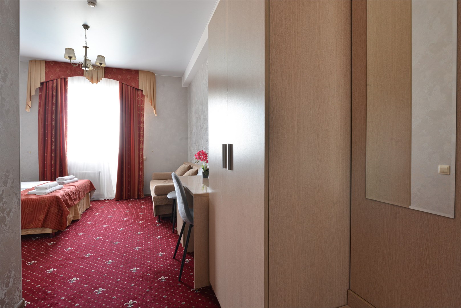 Джуниор Сьют 4-местный (с балконом и видом на море)