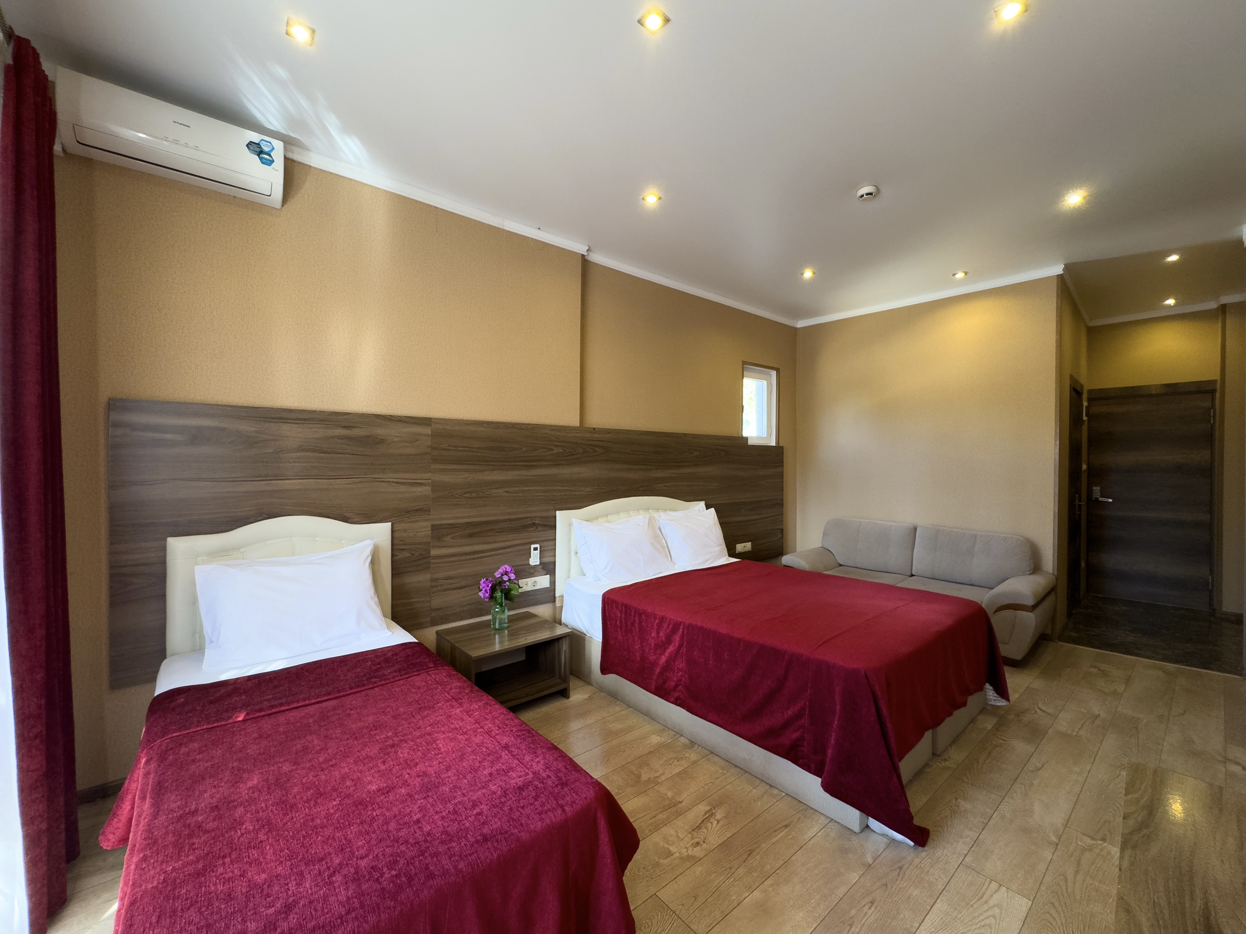 Супериор 3-местный 1-комнатный (с балконом)