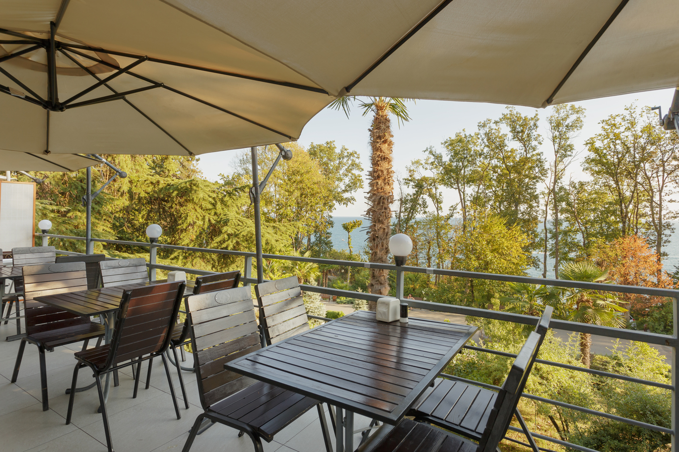 37Открытая веранда ресторан Актер