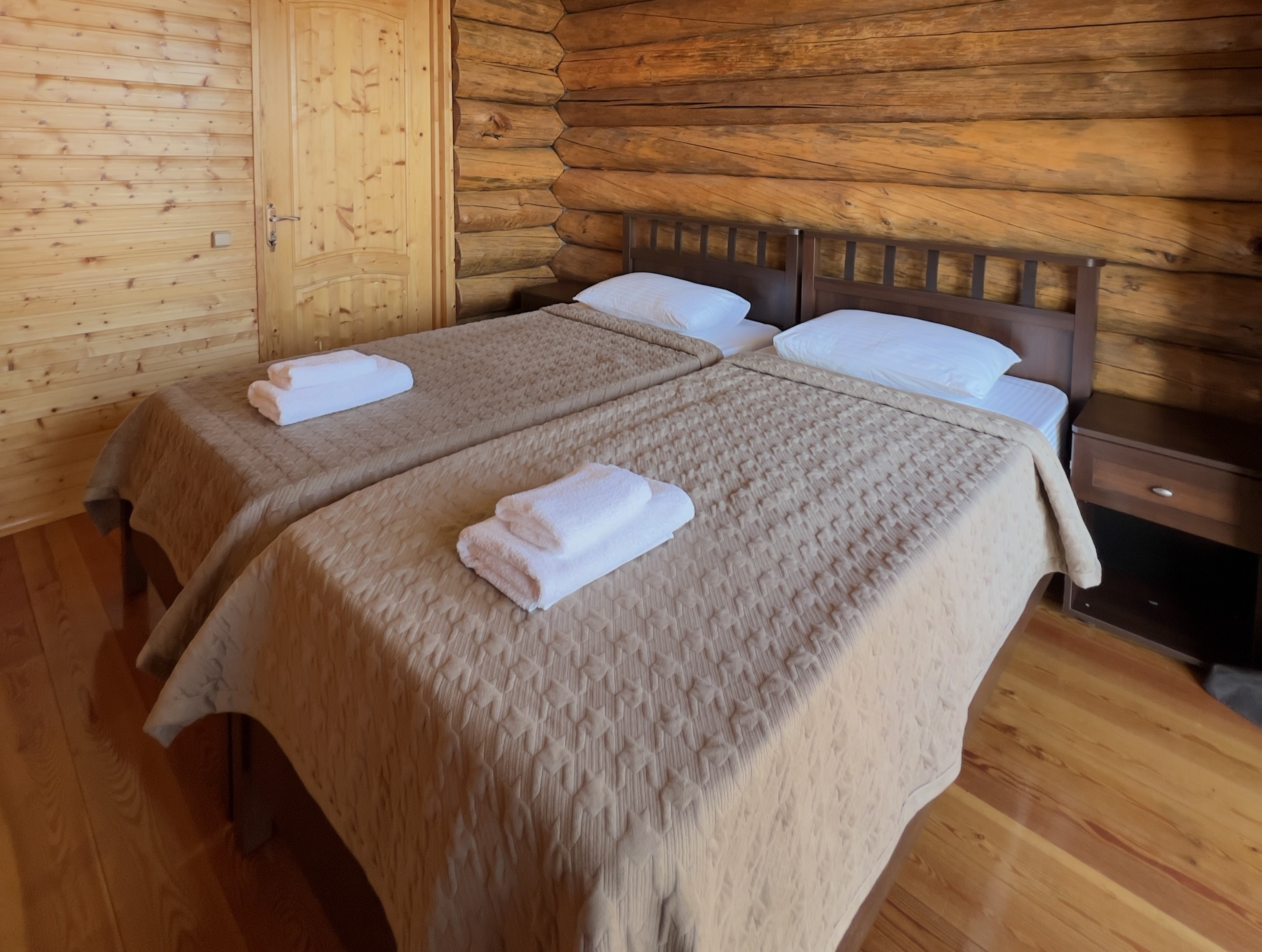 Люкс 4-местный 3-комнатный (2-этажный)