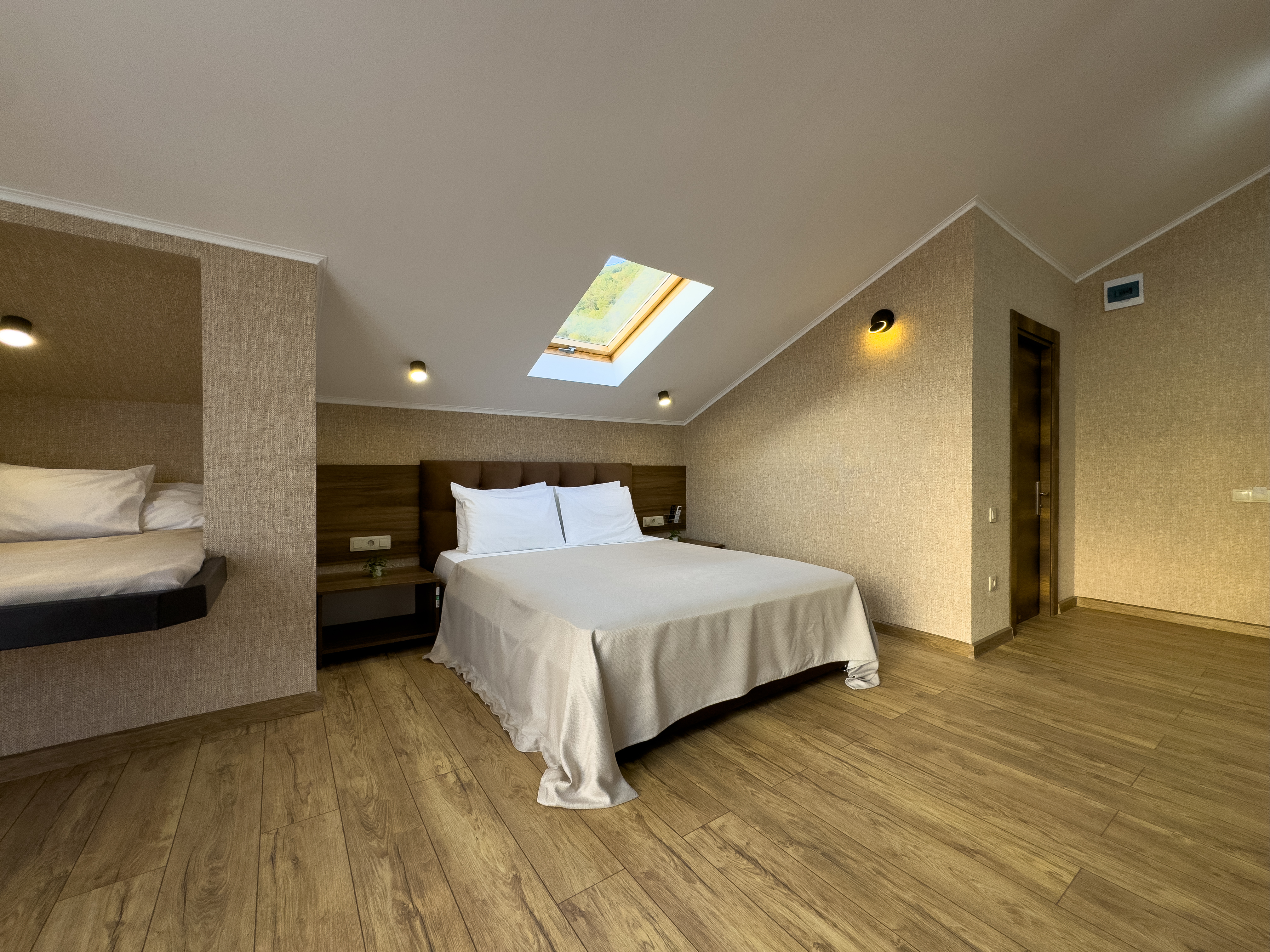 Супериор Плюс 3-местный 1-комнатный (с балконом)