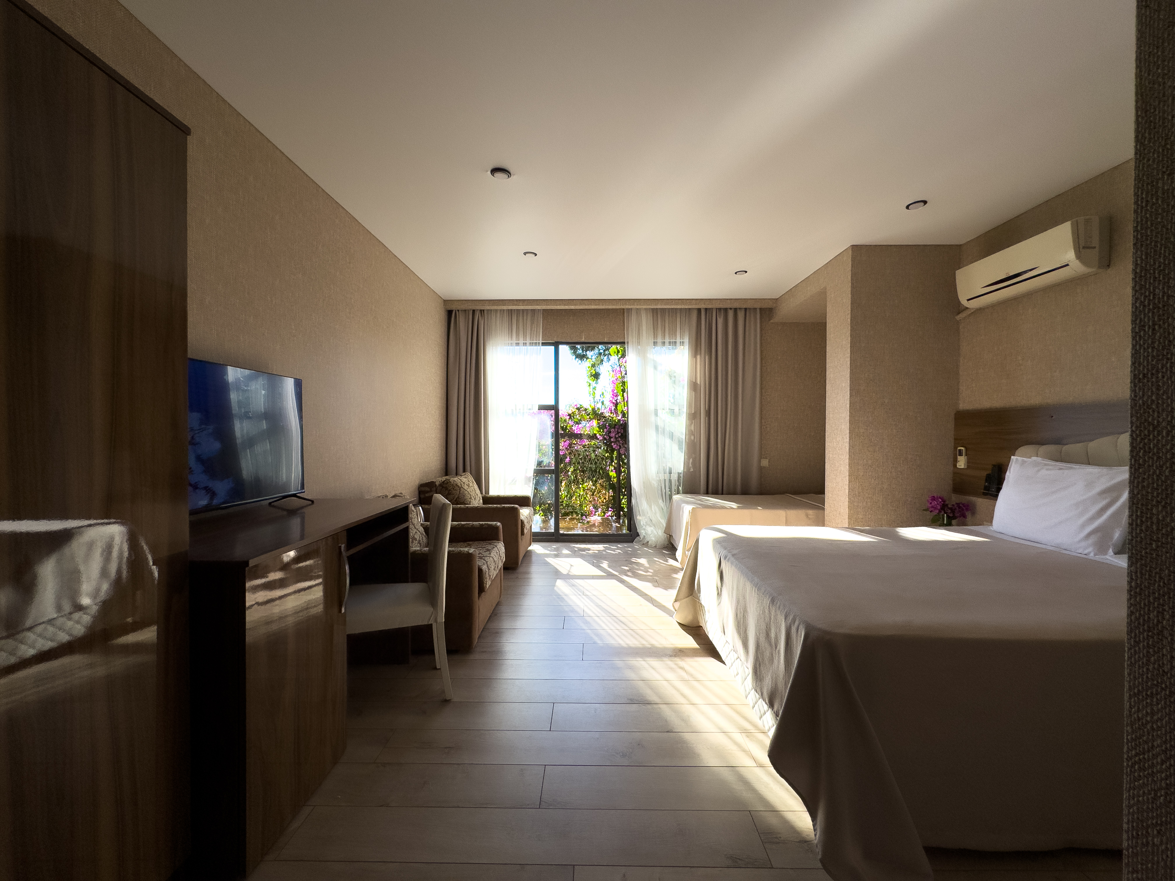 Супериор Плюс 3-местный 1-комнатный (с балконом)