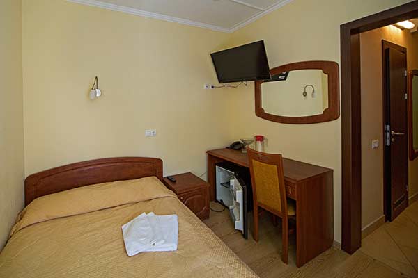 Стандартный 2-местный с полутороспальной кроватью, корпус №2