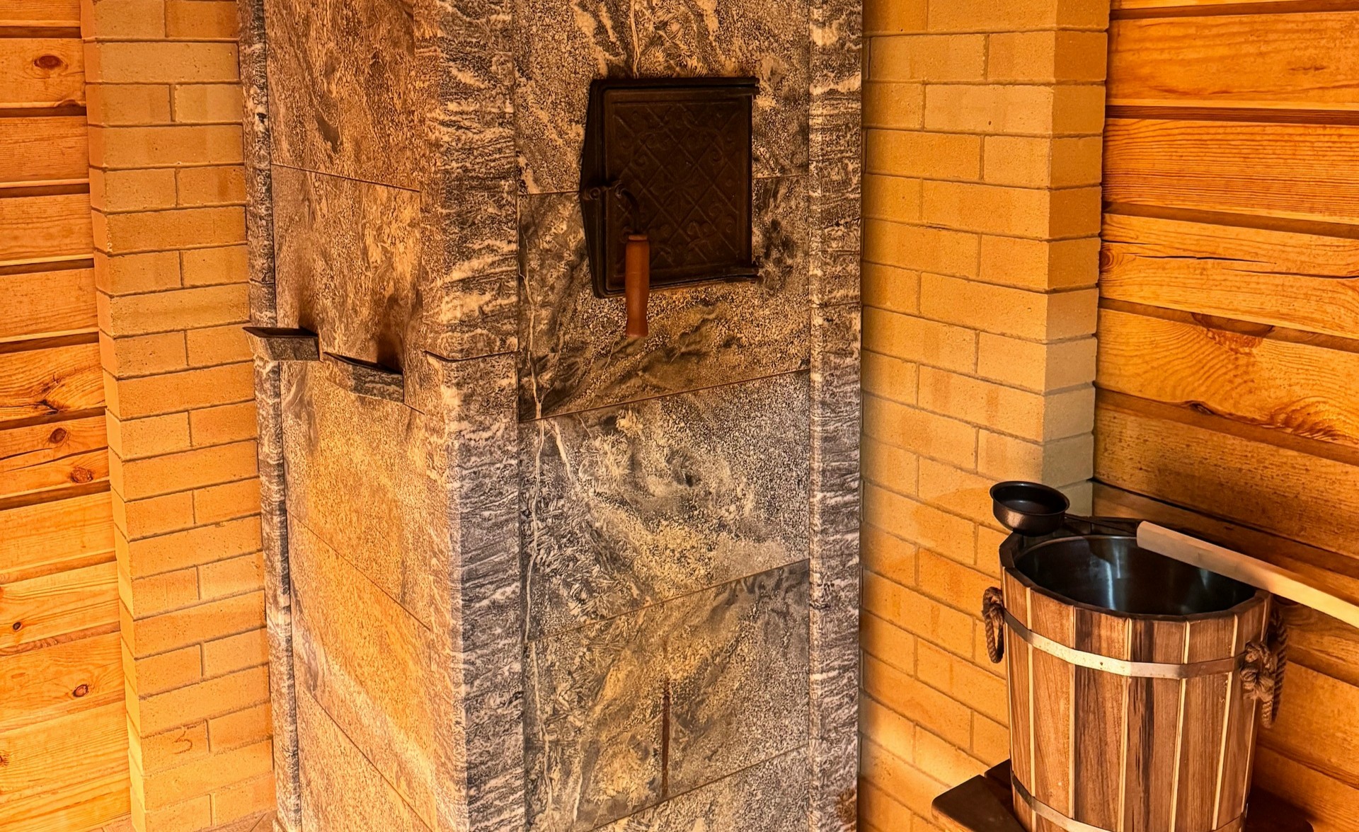 Дом 4-местный 2-комнатный (с баней и банным чаном)