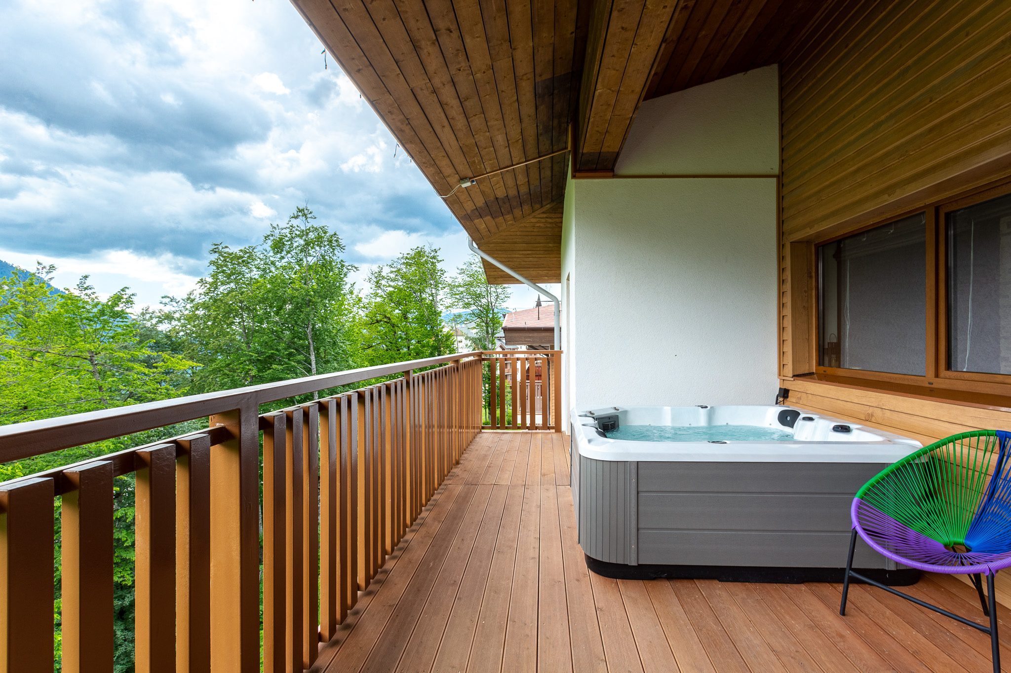 Апартаменты 8-местный 3-комнатный (с джакузи на террасе и видом на горы)