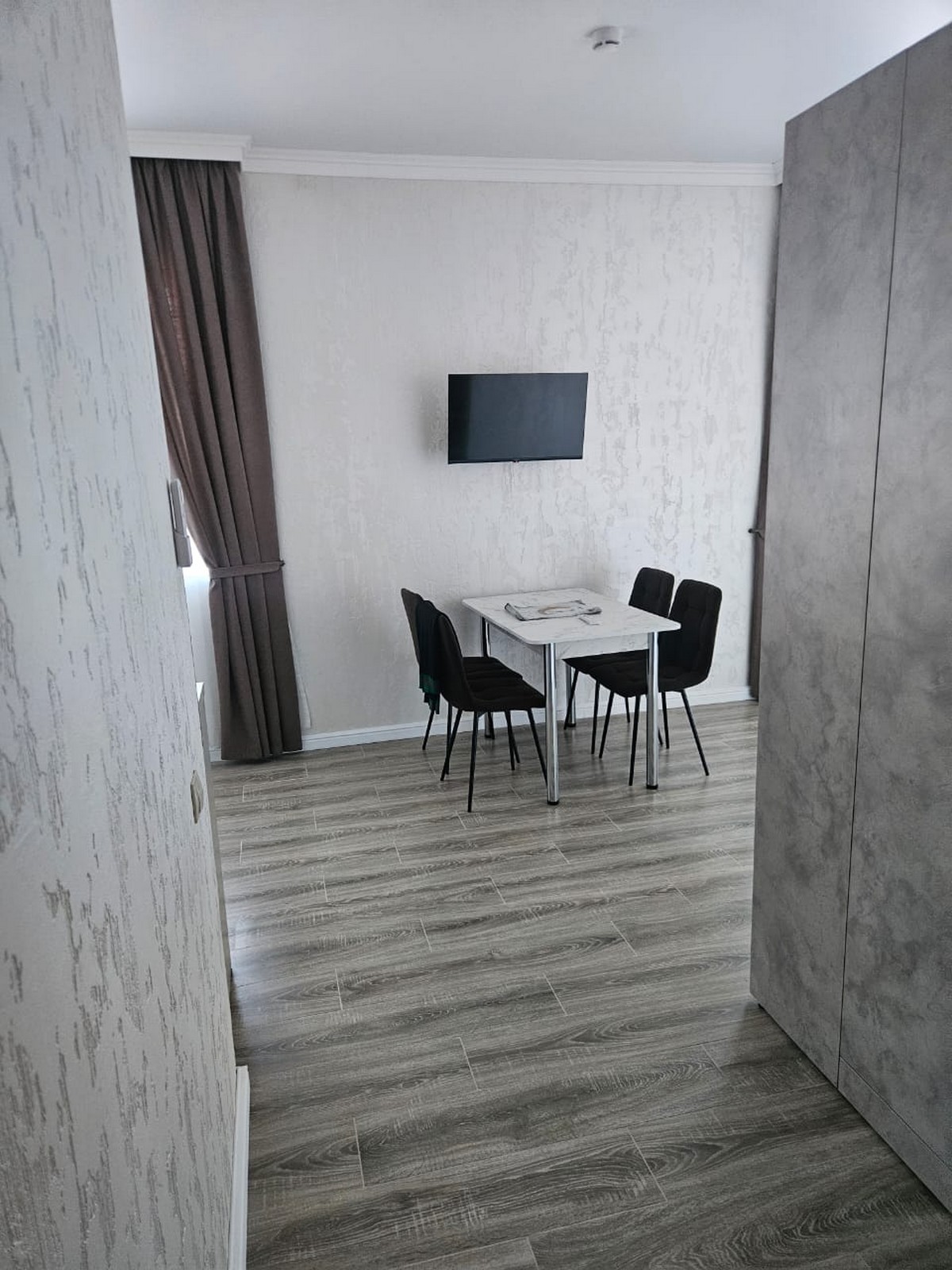 Апартаменты 4-местный 1-комнатный (с балконом)