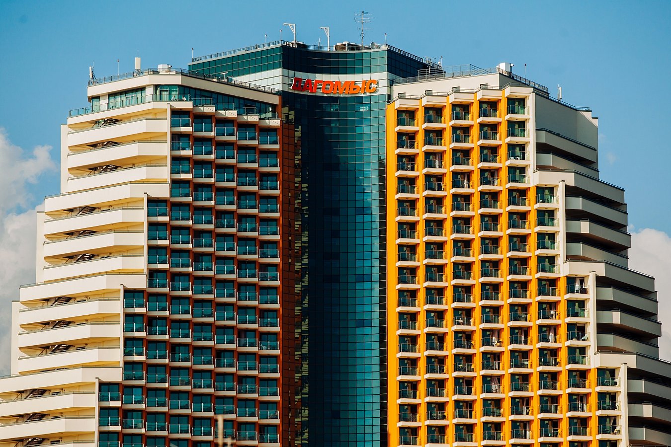 Вид на фасад