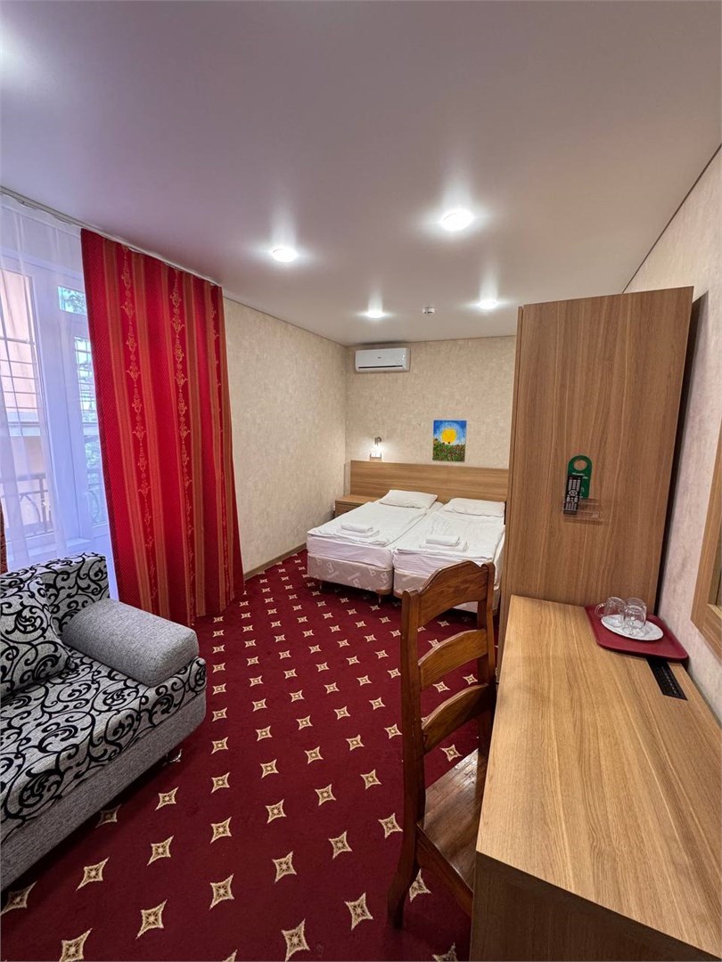 Стандартный 4-местный (с балконом, до 5 гостей)