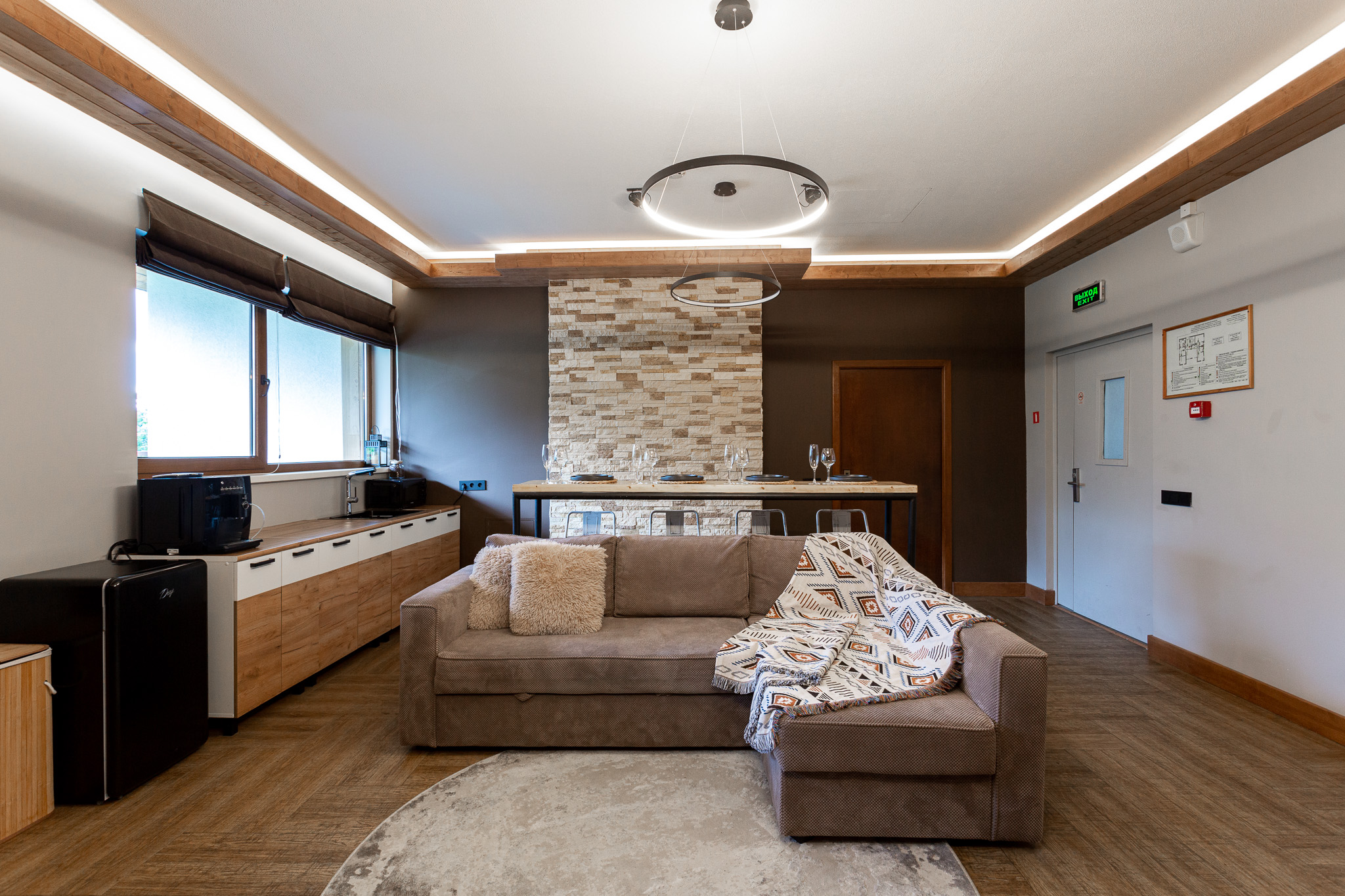 Апартаменты 8-местный 3-комнатный (с джакузи на террасе и видом на горы)