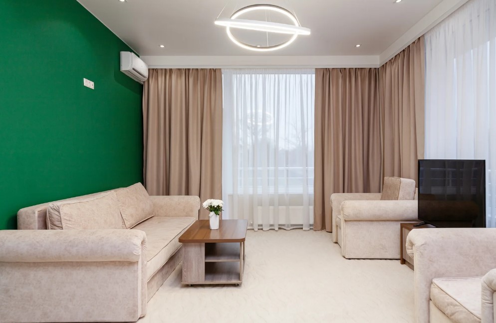 Люкс 3-местный 2-комнатный (с балконом)