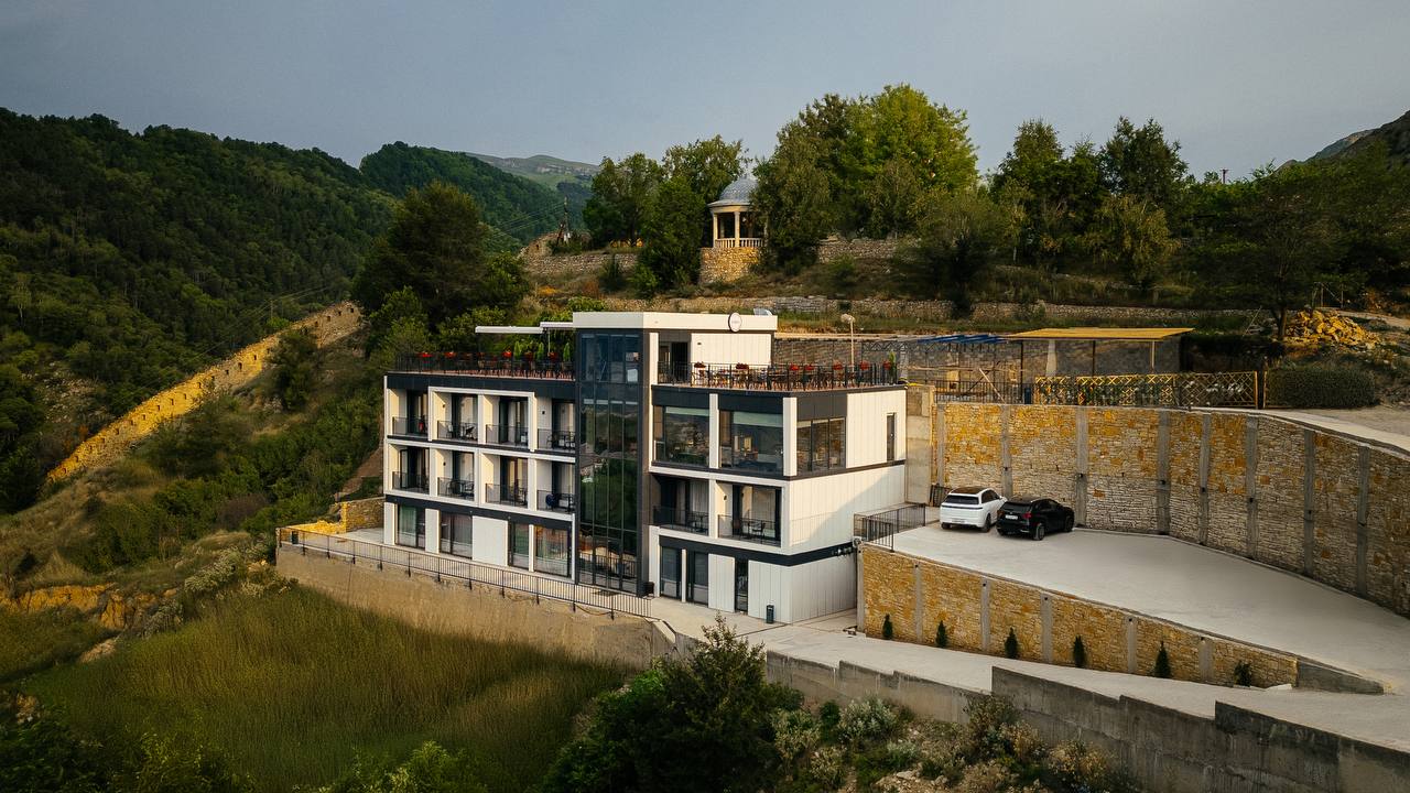 photo_5314801877822595067_y