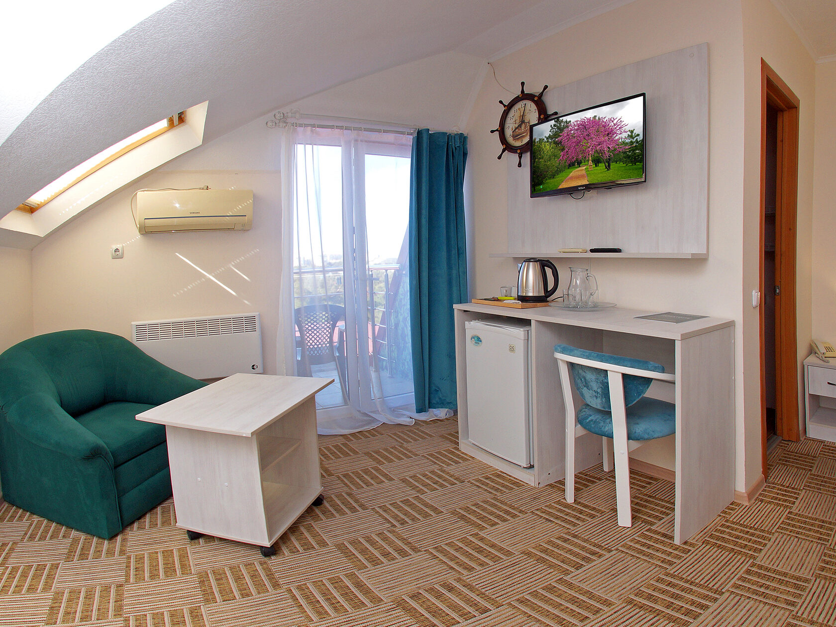 Стандартный 2-местный (с балконом, вид на море, на горы, на город, на парк)