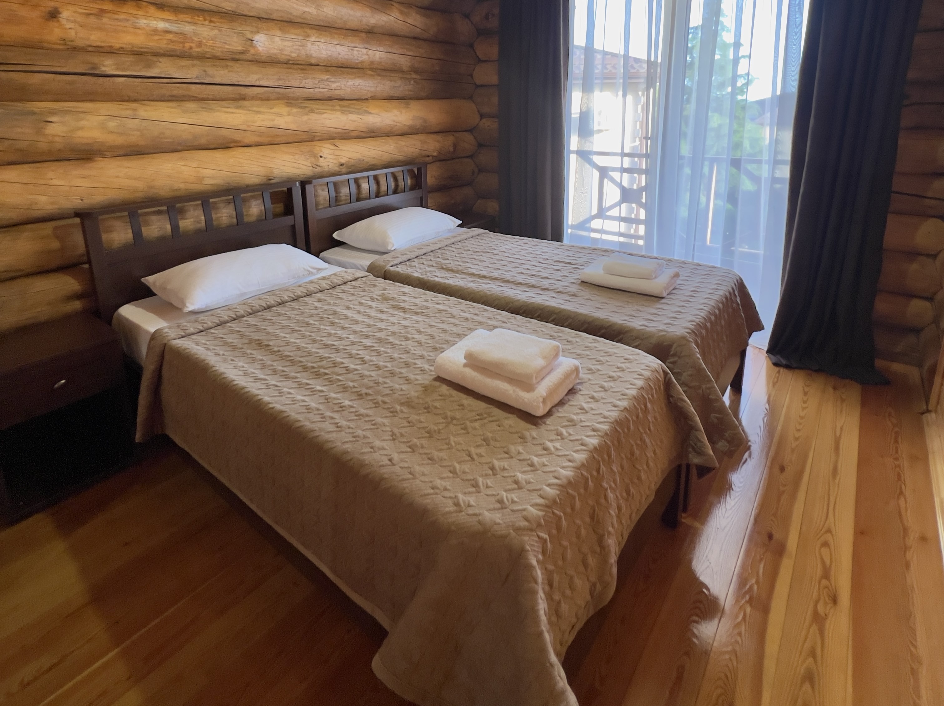 Люкс 4-местный 3-комнатный (2-этажный)