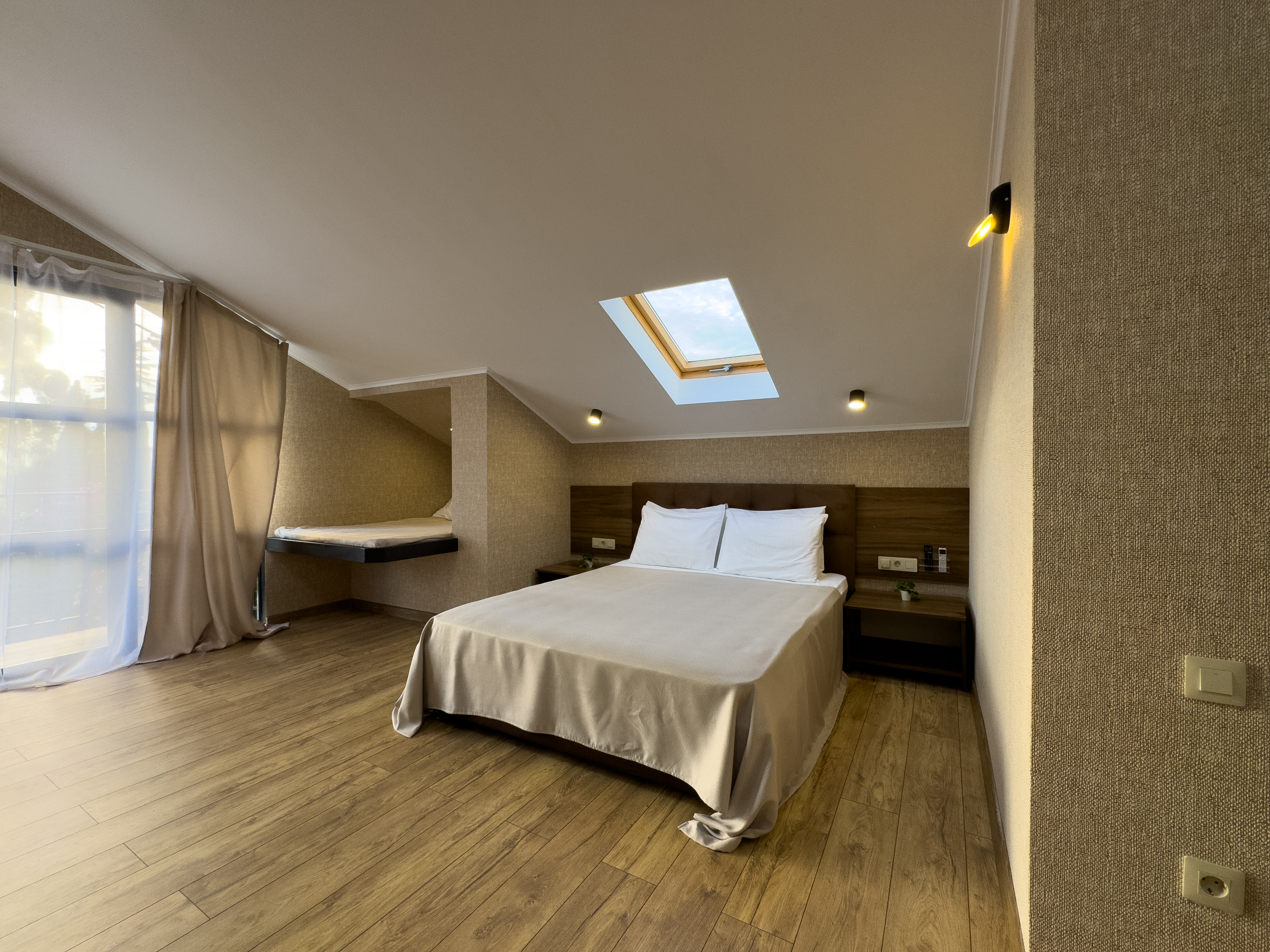 Супериор Плюс 3-местный 1-комнатный (с балконом)