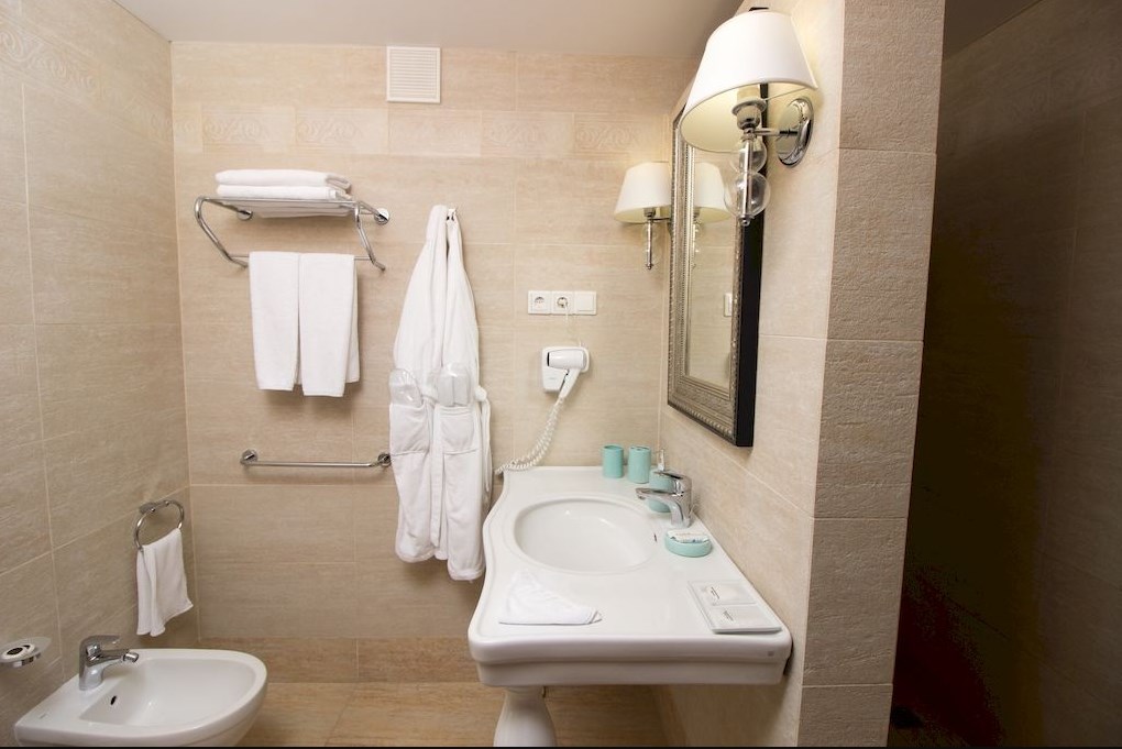 Сюит 4-местный 2-комнатный (премиум)