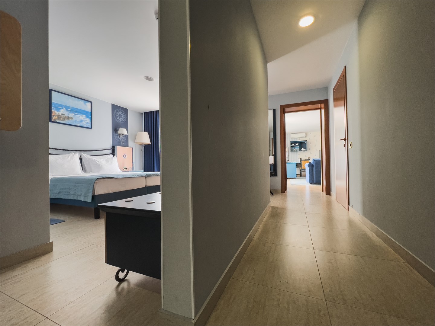 Сюит 4-местный 2-комнатный (премиум)