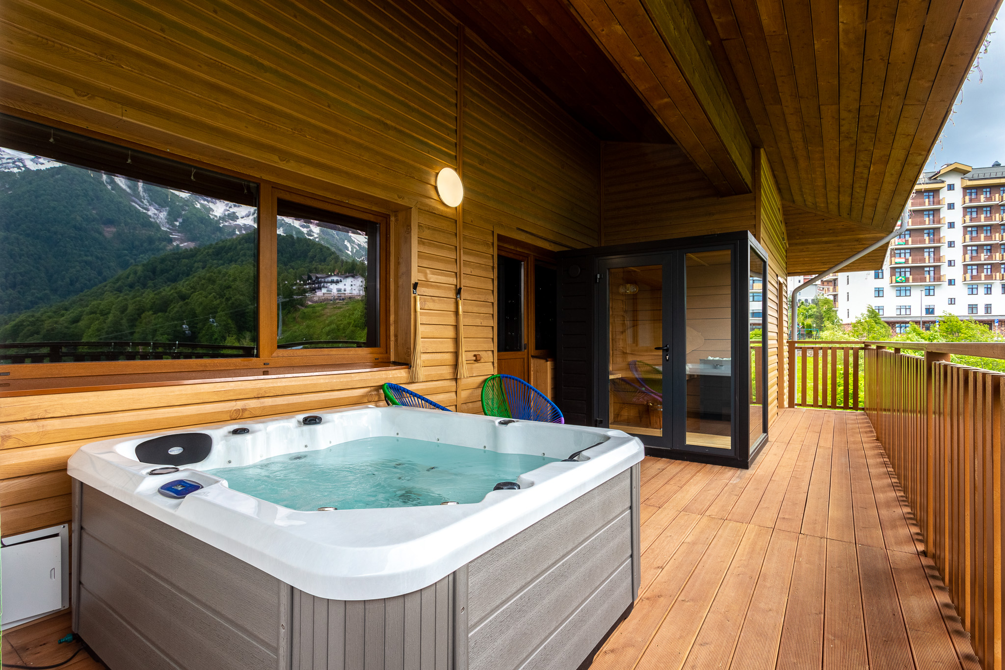 Апартаменты 8-местный 3-комнатный (с джакузи на террасе и видом на горы)